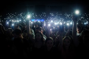 Światełka podczas koncertu - fot. Jakub Janecki