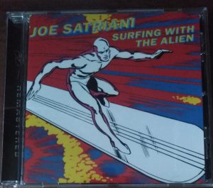 Joe Satriani Surfing with the Alien - okładka płyty